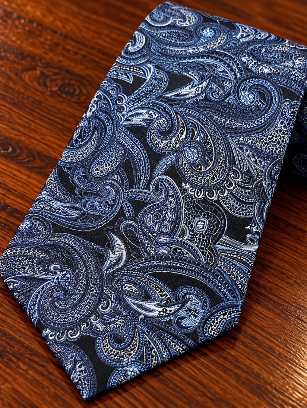 Men's Necktie Simon Carter Paisley Pattern Black, Silver and Blue Silk L…